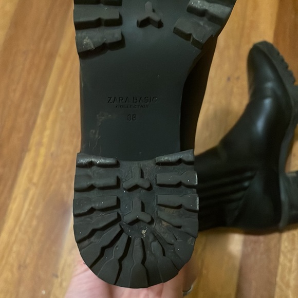 Zara size 8 black boots - Picture 4 of 4